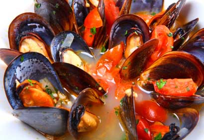 pei-mussels-in-tomato-greek-yogurt-broth