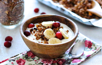 maple-syrup-granola-with-dried-fruit