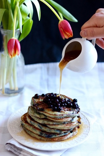 blueberry-pancakes-with-salted-caramel