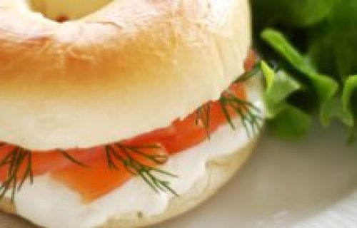 Bagel with smoked salmon and Liberté cream cheese 