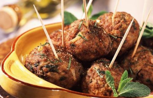 Deer and lamb meatballs with mint, raisins and pine nuts and dip 